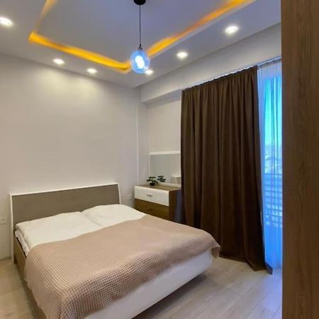 Apartment In The Center Тбилиси Екстериор снимка