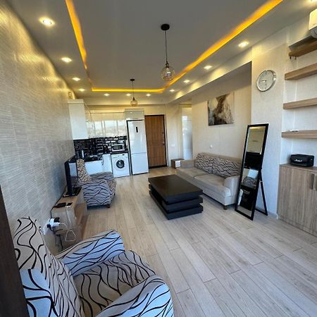 Apartment In The Center Тбилиси Екстериор снимка