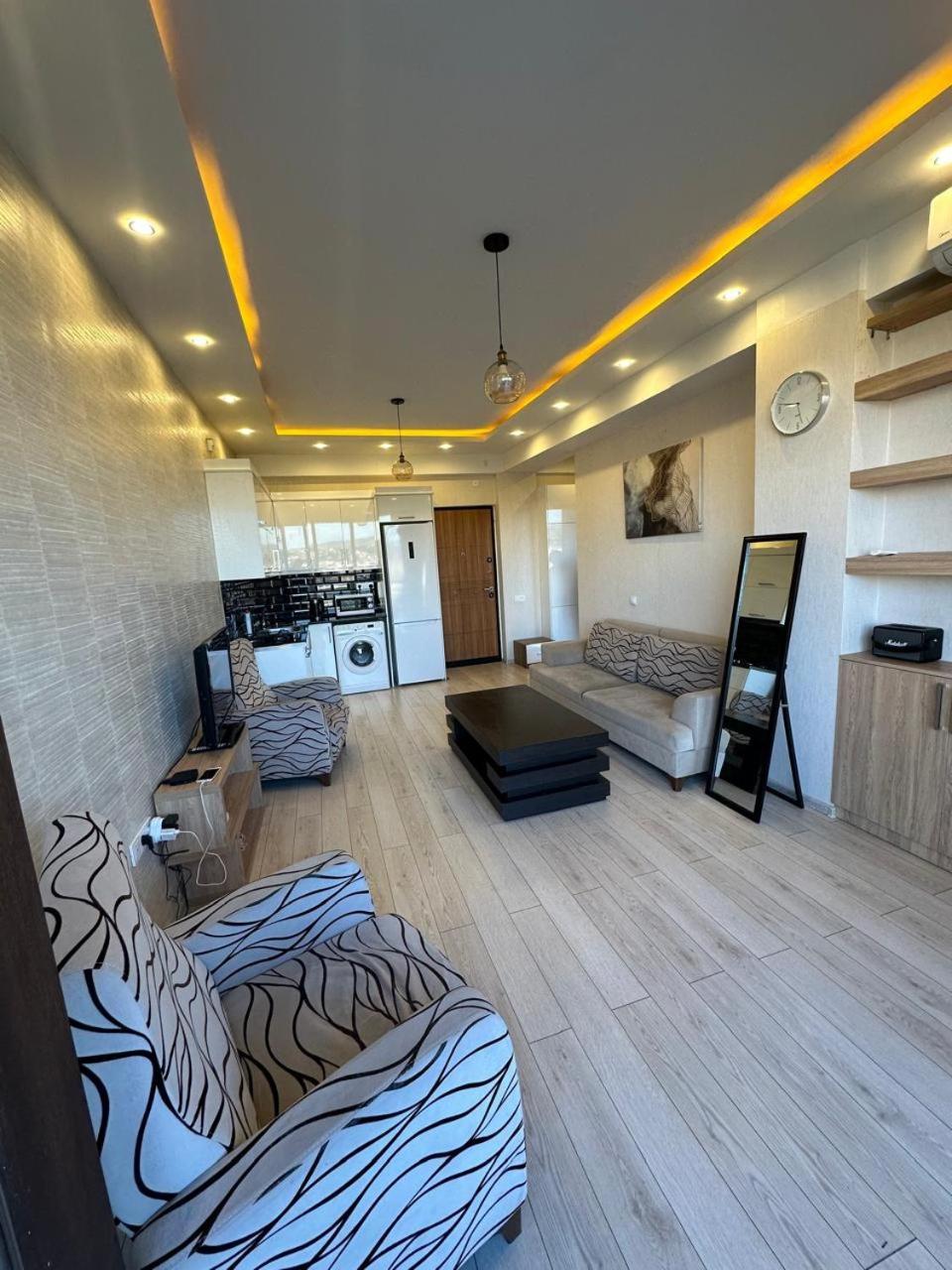 Apartment In The Center Тбилиси Екстериор снимка